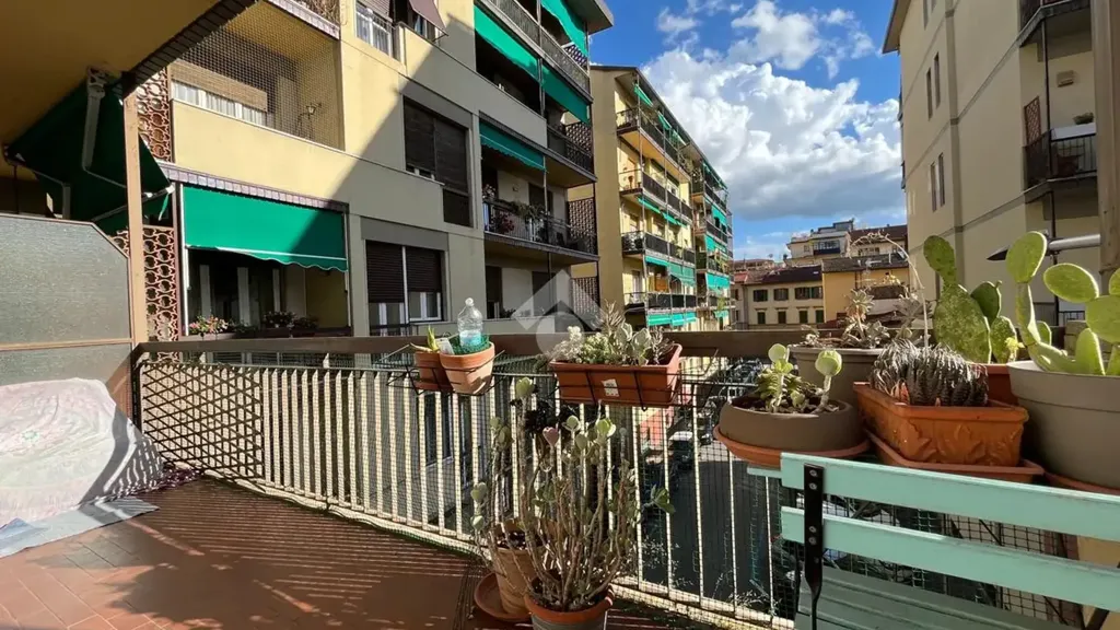 Rõdu - Apartment with Balconies in Florence