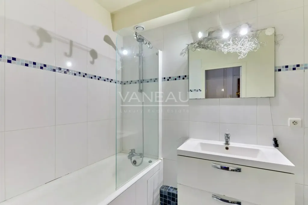 Salles de bain - Studio avec Balcon sur Jardin dans le 6ème à Paris