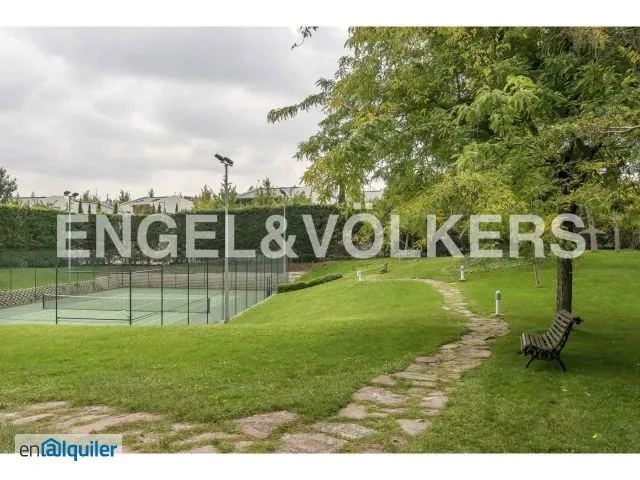Garden - Furnished Flat with Pool in Moncloa-Aravaca
