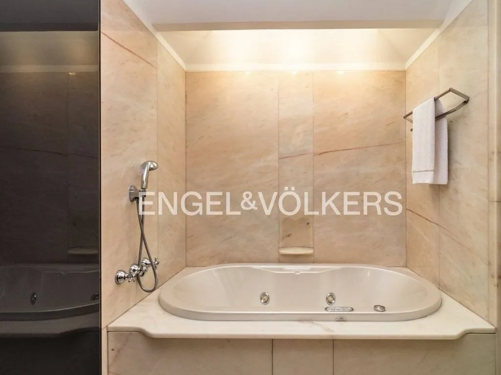 Vannitoad - Luxury Villa with Pool in Lipomo, Lombardy