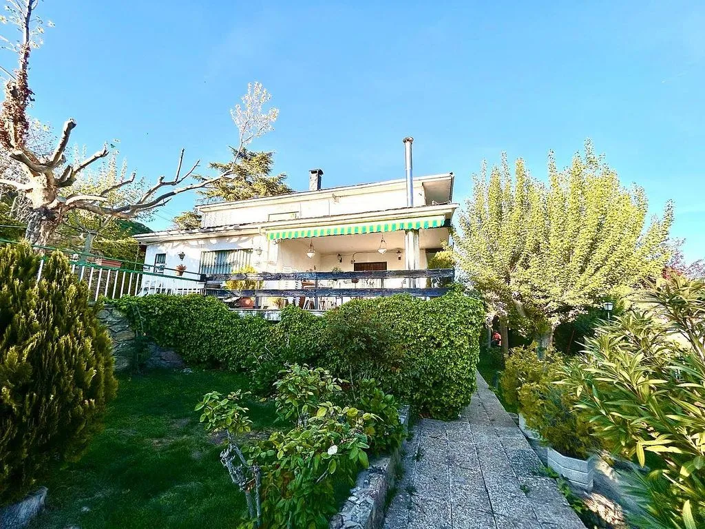 Aed - Chalet with Pool in Robledo de Chavela
