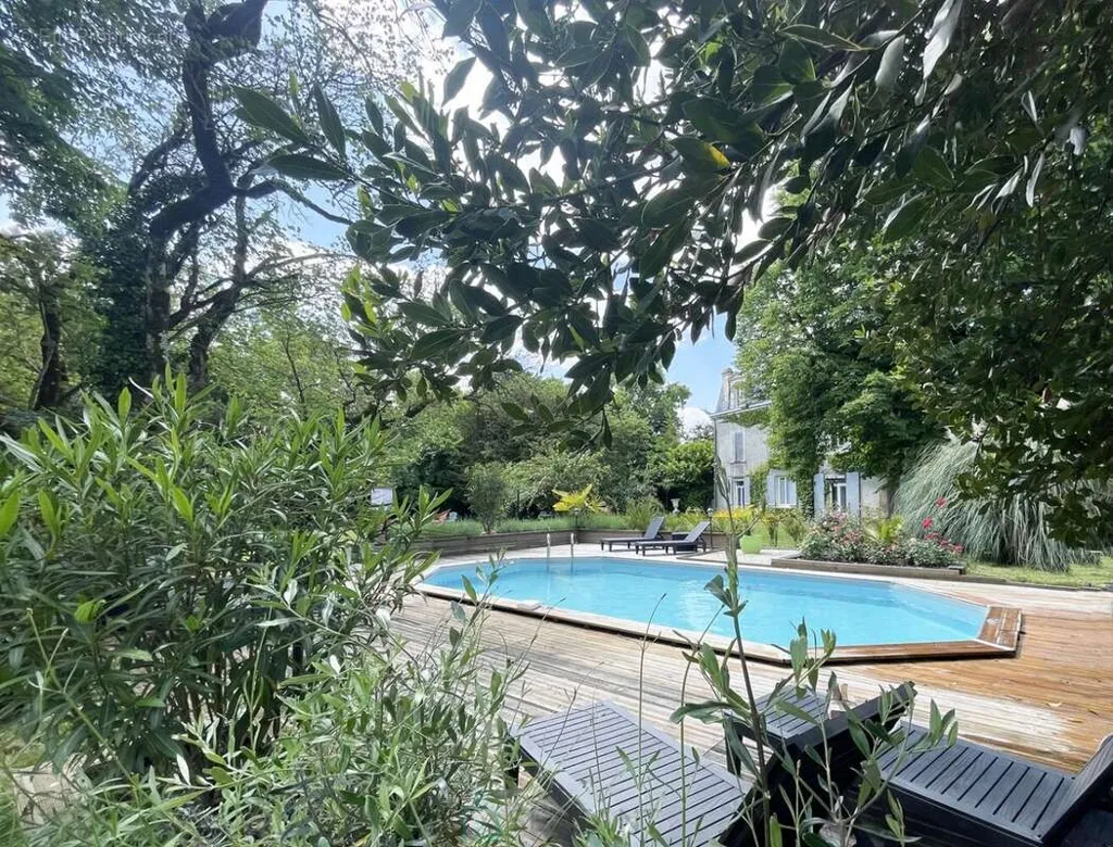 Piscine - Château du XVIIIe avec gîte indépendant à Cognac