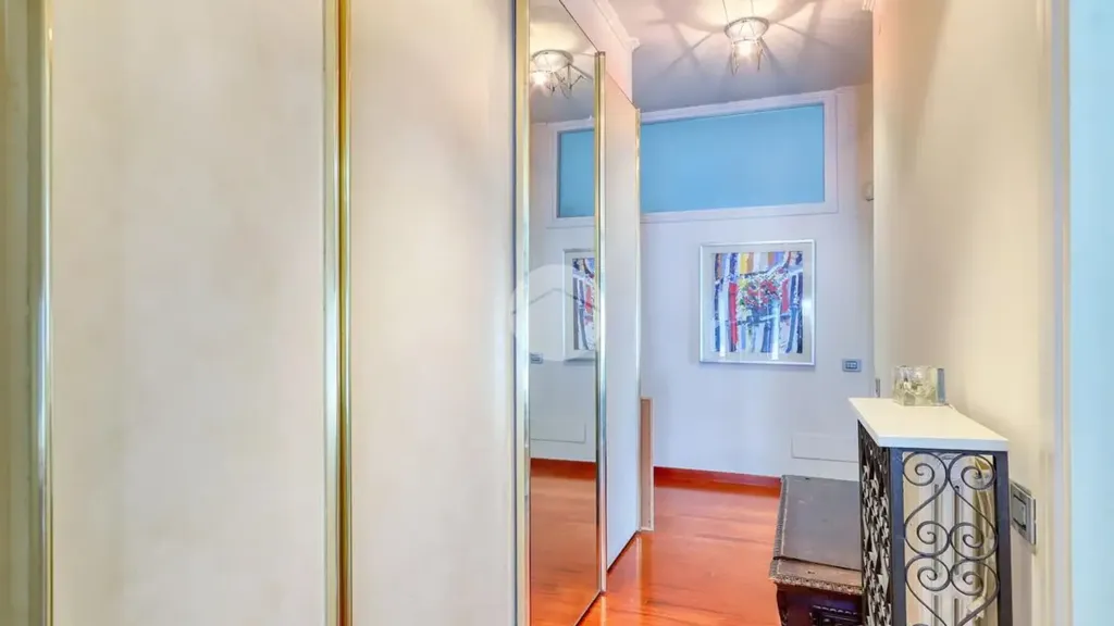 Esik - Semi-detached Villa with Private Garden in Gallarate