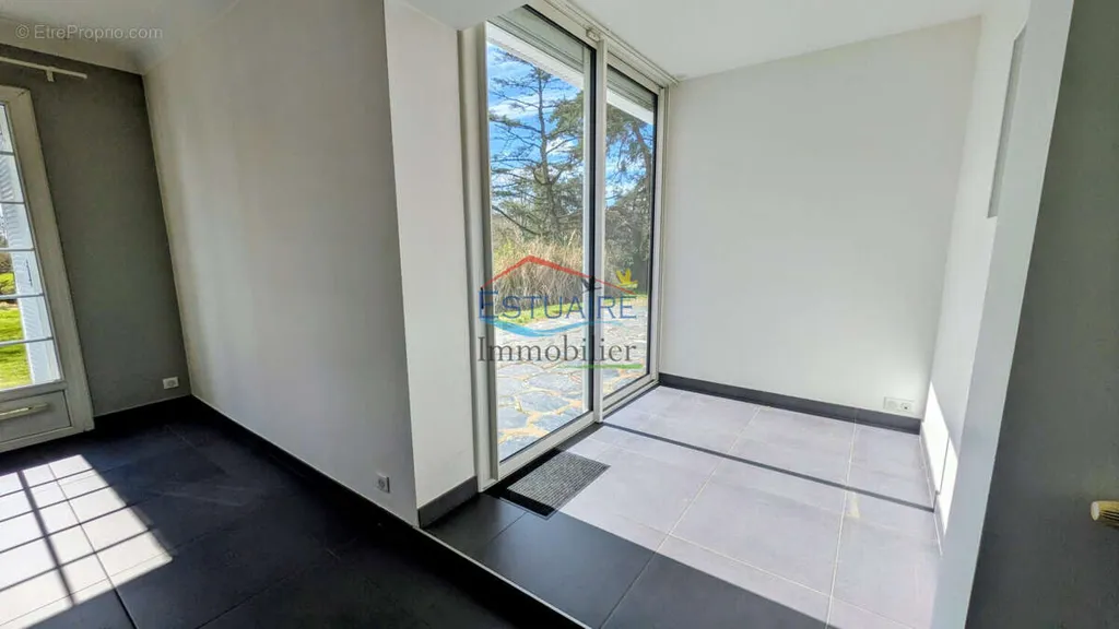 hallway_entrance