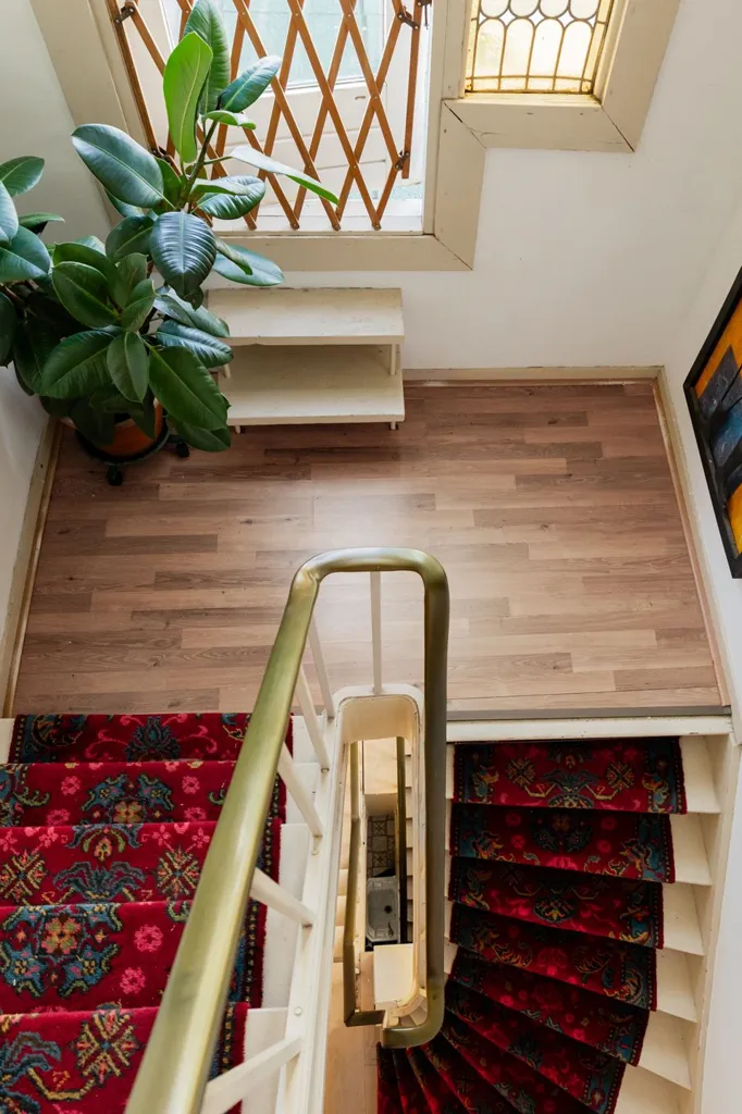 Toad - Monumental House with Deep Garden in Assen