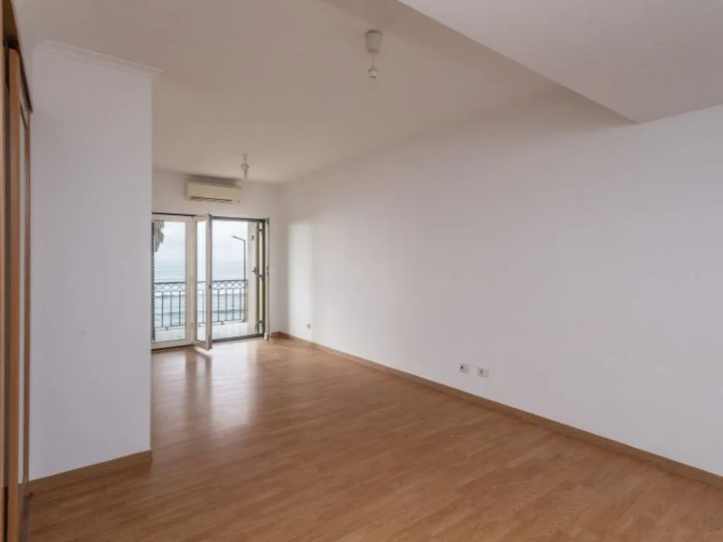Pièces - Luxury Apartment with Ocean Views in Parede
