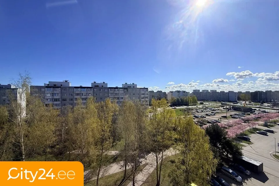 Balcon - Renovated Five-Room Flat in Lasnamäe