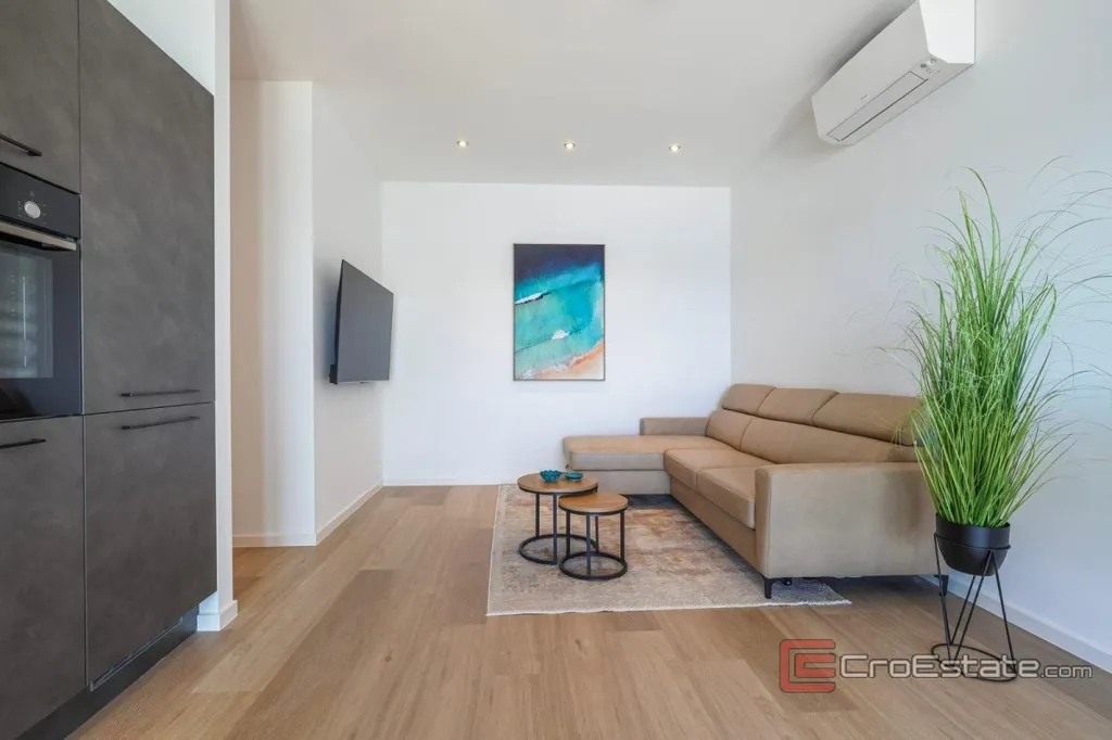 Elutuba - Modern Seafront Apartment in Trogir