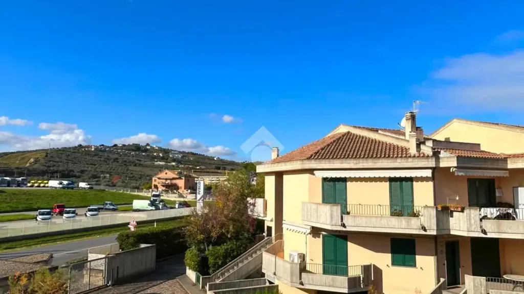 Rõdu - Duplex with Terrace in Vasto Marina