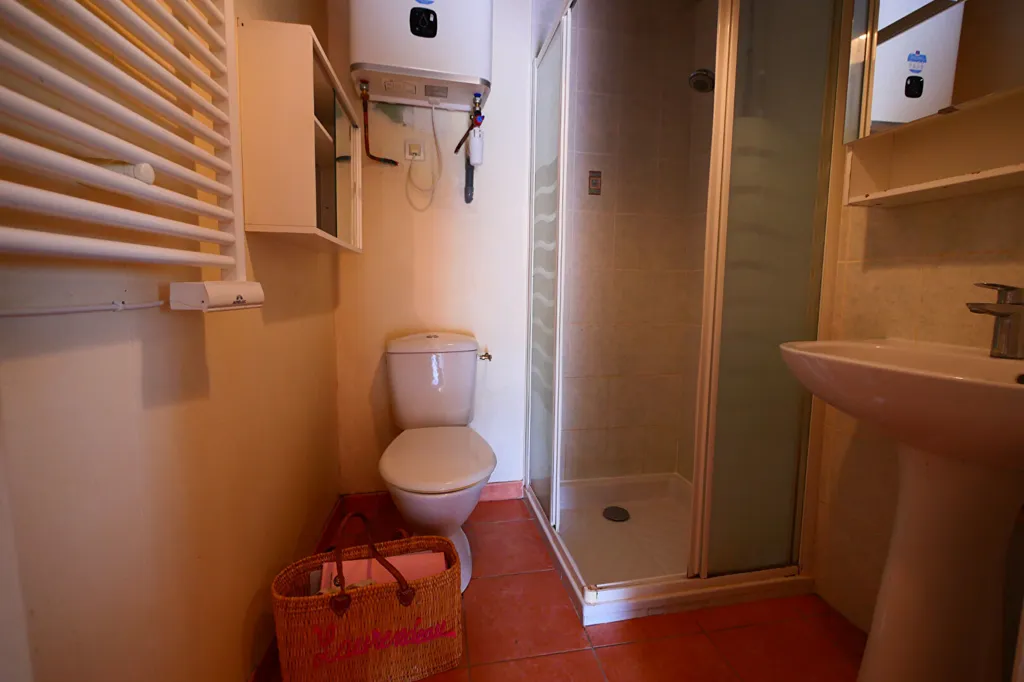 Salles de bain - Studio Meublé avec Jardin à La Meignanne