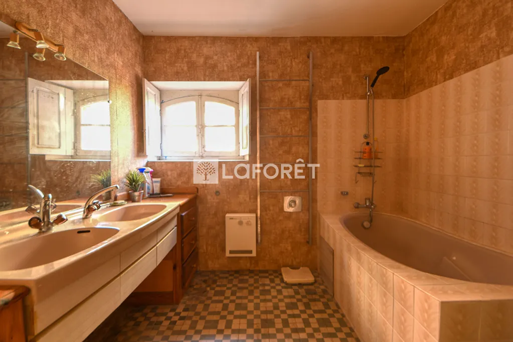 Vannitoad - Charming House with Courtyard in Lisle-sur-Tarn