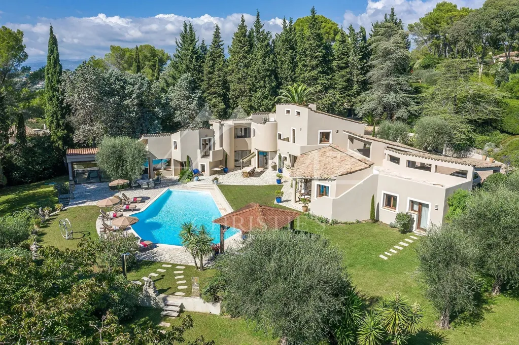 Vue aérienne - Villa Familiale avec Piscine à Mougins
