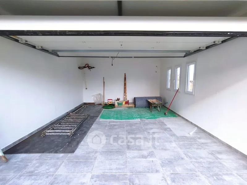 Garaaž - Modern Villa with Private Garden in Filago