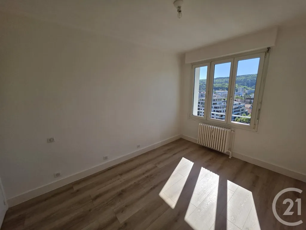Stanze - 3-Bed Flat with City View in Besançon