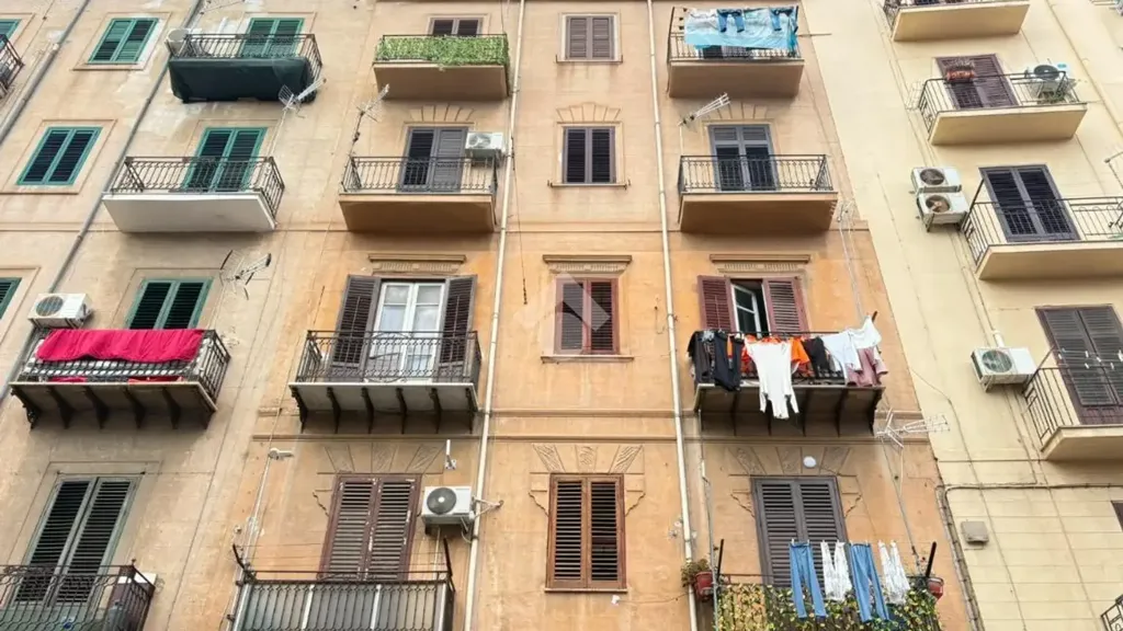 Välivaade - Two-Bedroom Apartment in Historic Building, Palermo