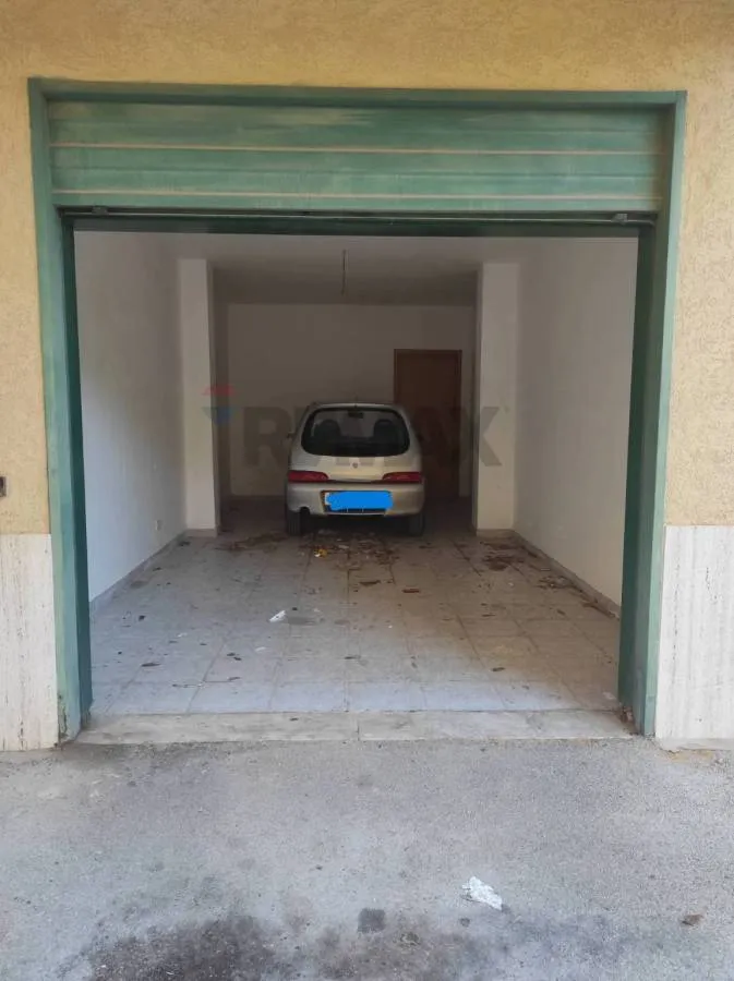 Garage - Prestigious Apartment with Double Exposure in Favara