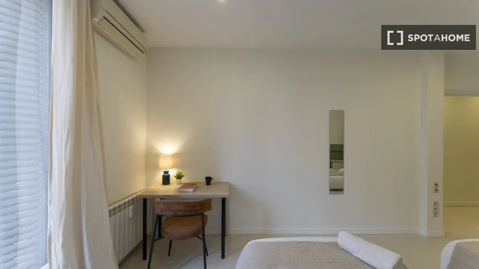 Chambres - Shared Room with Kitchen in Arapiles, Madrid