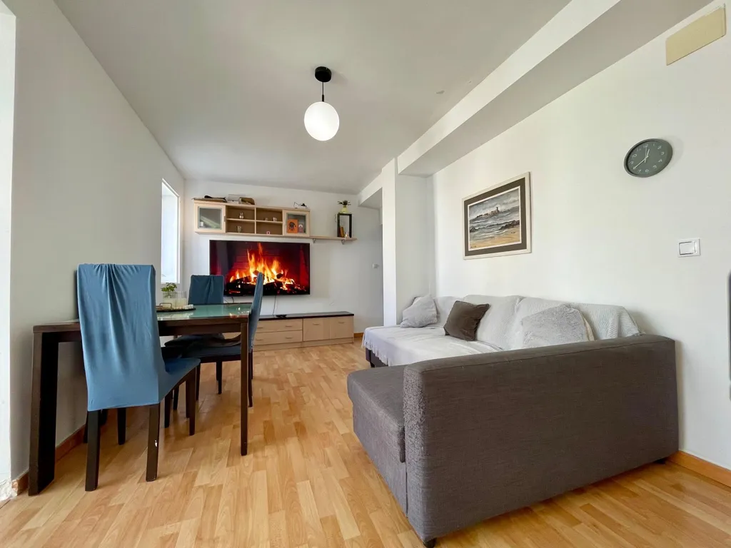 Elutuba - Reformed Flat with Balcony in La Ardila