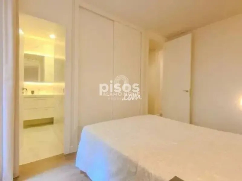 Bedrooms - Apartment with Balcony in Calle Mayor, Madrid