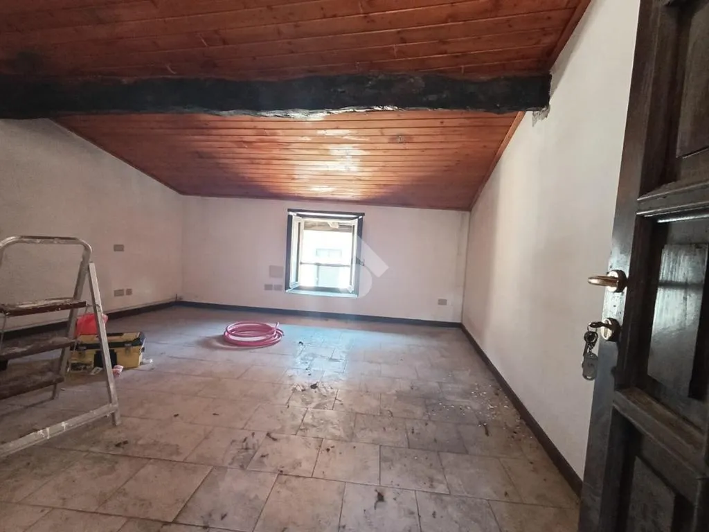 Pièces - 3-Room Apartment with Balconies in Stezzano