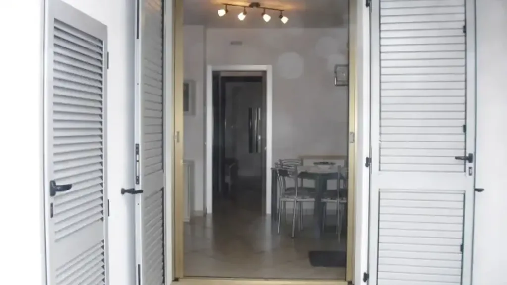 hallway_entrance