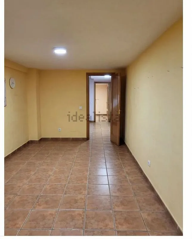 Hallway - House with Pool and Terrace in Urban Core
