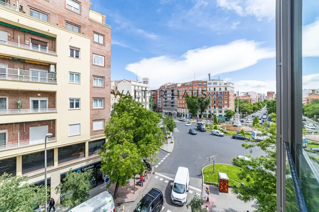 Balcon - Modern Apartment with Solar Panels in Chamberí, Madrid
