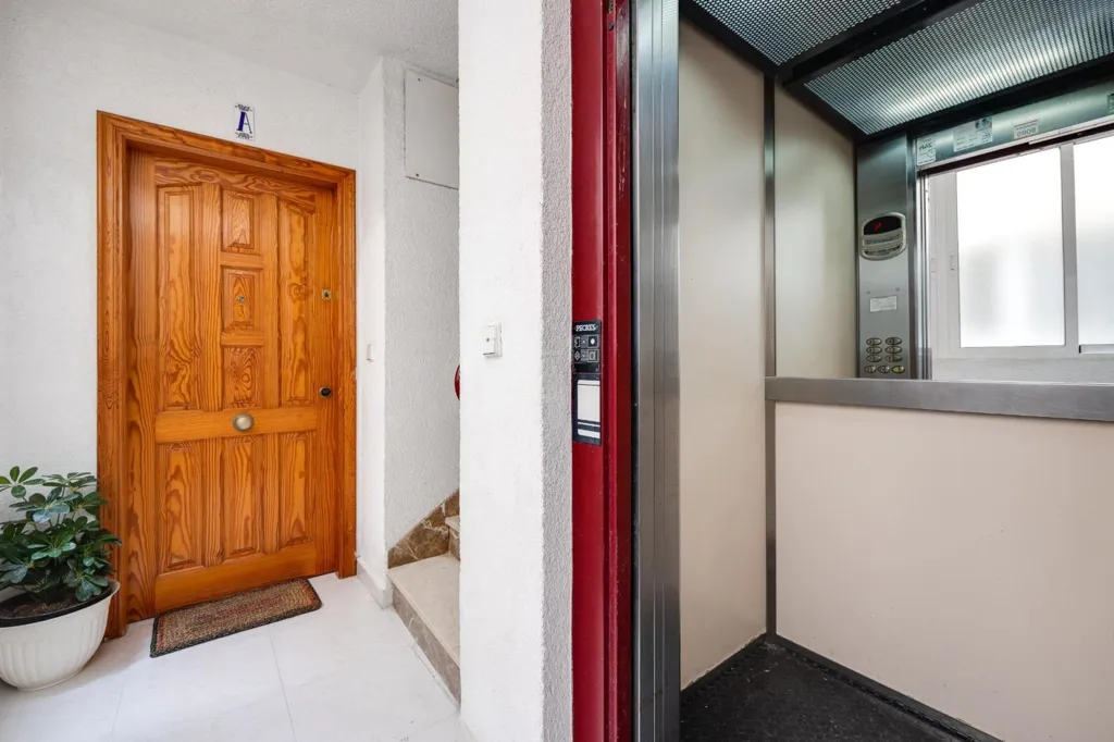 Entrée - Studio with East-Facing Terrace in Torrevieja