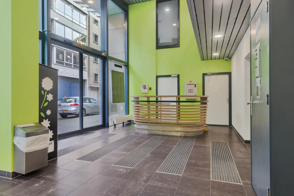 Entrée - 2-Bedroom Apartment with Balcony in Rotterdam
