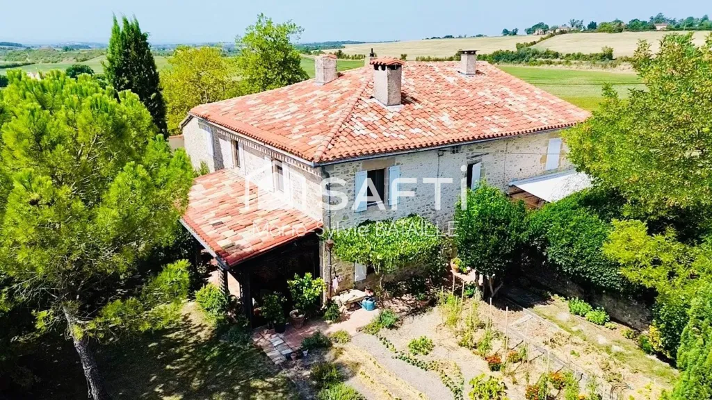 Stone Cottage with Pool in Lombers