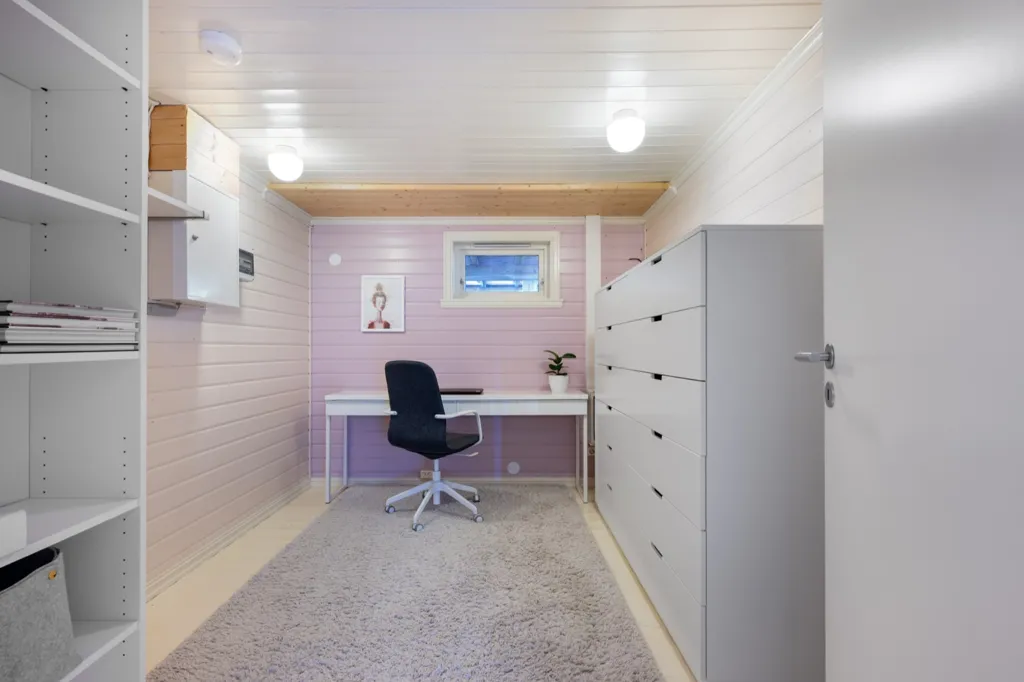 Bureau - Family Home with Corner Plot in Tasta/Vardeneset