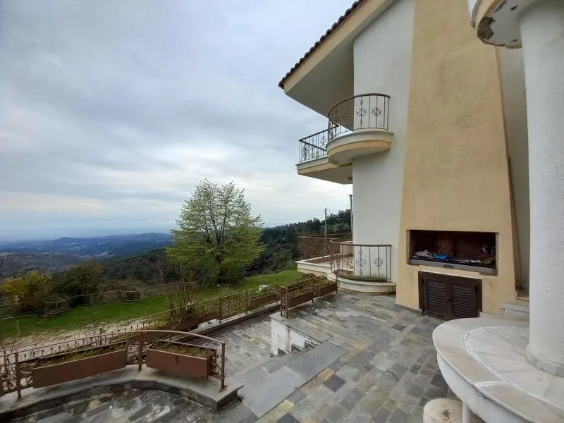 Terrasse - Detached House with Garden in Chrysopigi, Serres