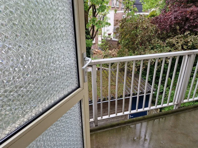 Balcon - 3-Bedroom Apartment with Balcony in Rotterdam