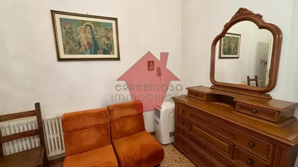 Chambres - Five-Bedroom Apartment with Garden in Empoli