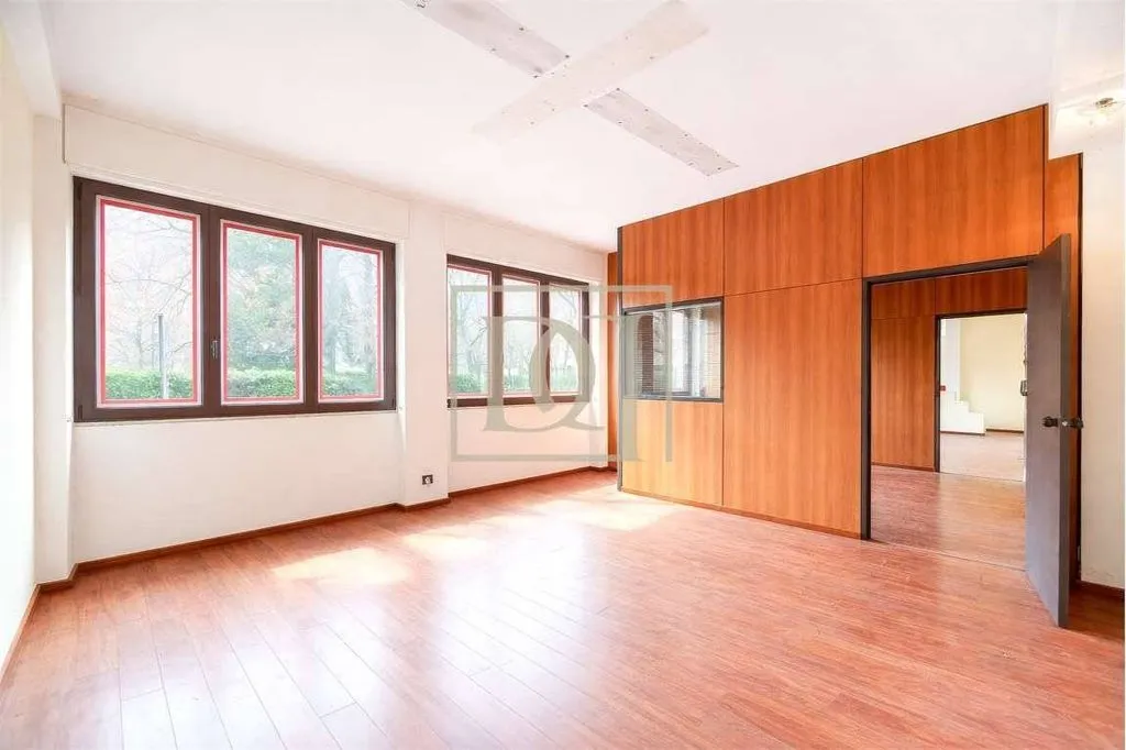 Pièces - Two-Level Office in Central Milan