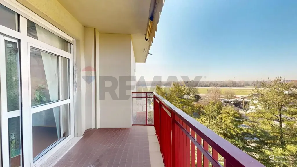 Balcon - Four-Bedroom Apartment with Balcony in Milan
