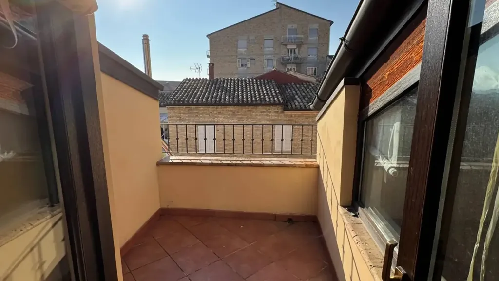 Rõdu - Independent House with Loft in Fermo