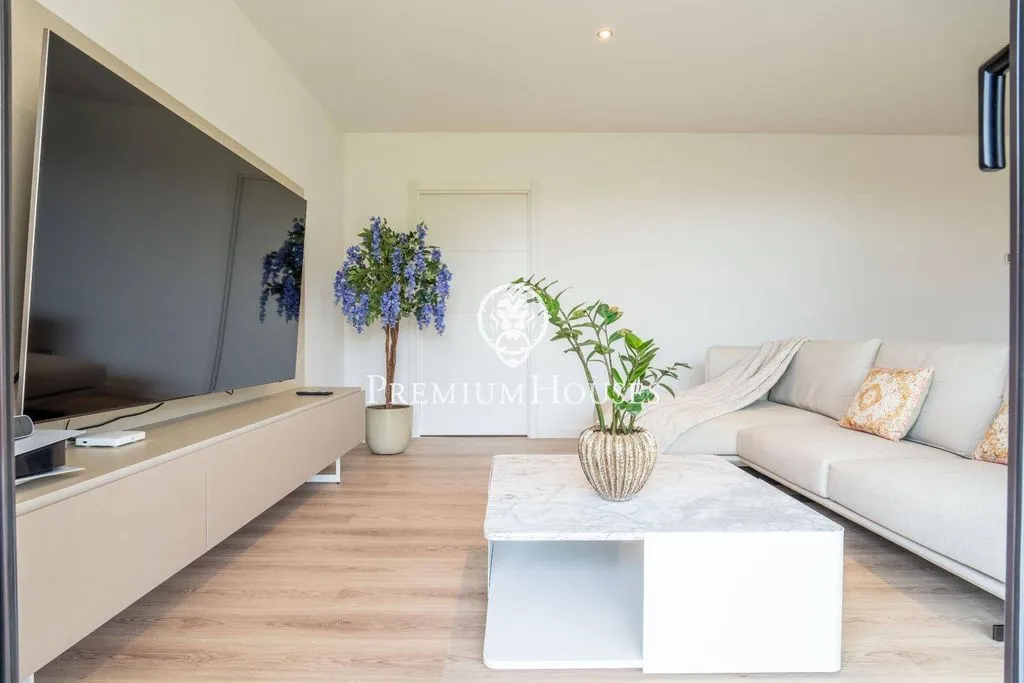 Elutuba - Corner Flat with Pool in Sitges