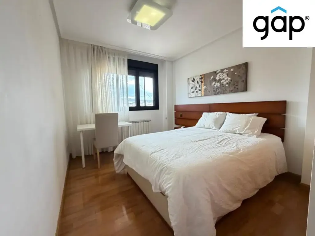 Magamistoad - Spacious Student Flat with Gym in Calle de las Encinas