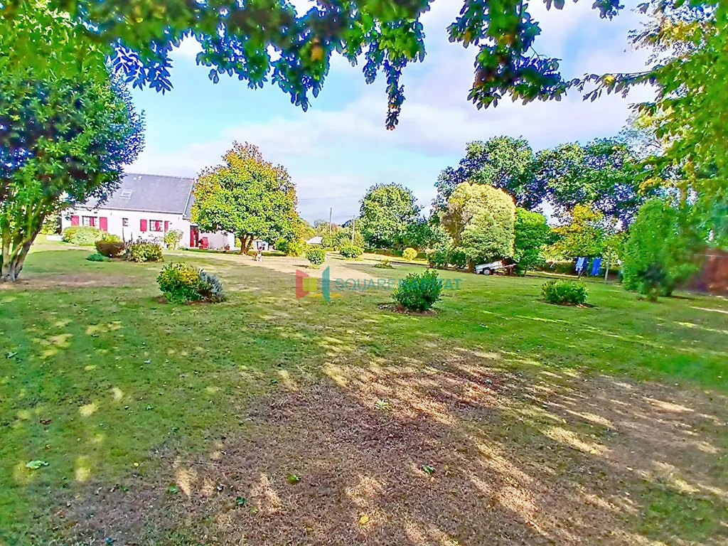 Aed - House with Large Garden in Saint Clet