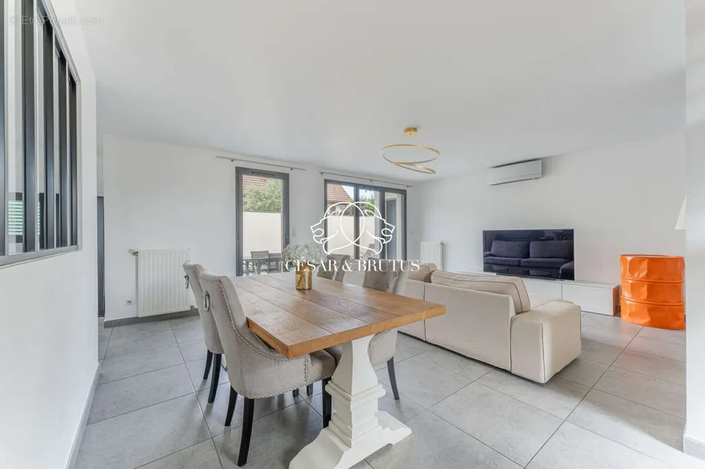 Salle à manger - Villa with Pool in Chassieu