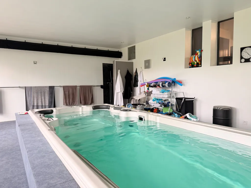 Pièces - Propriété avec Spa de Nage et Parc à l'Ouest de Tours