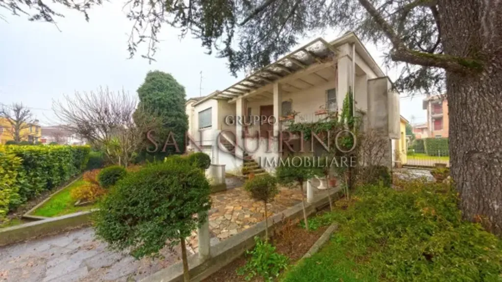 Extérieur - Villa with Private Garden in Guastalla