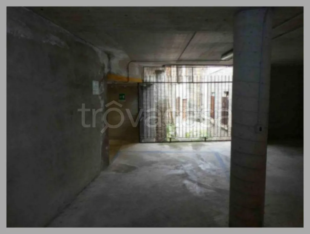 Garaaž - Auctioned Apartment with Terrace in Olgiate Molgora