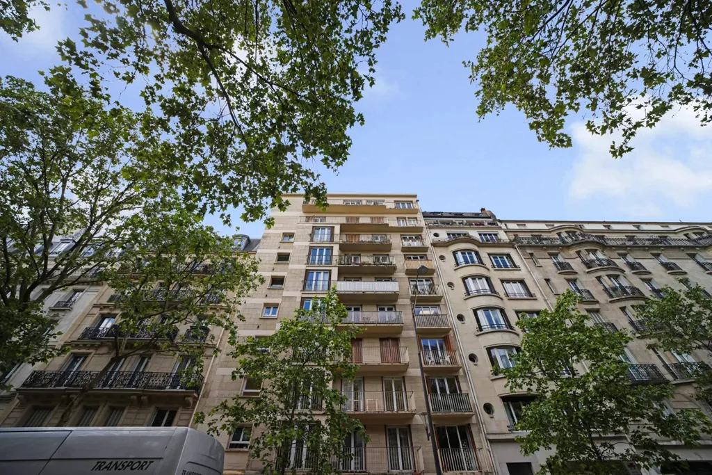 Välivaade - 4-Piece Flat with Balcony on Boulevard Voltaire