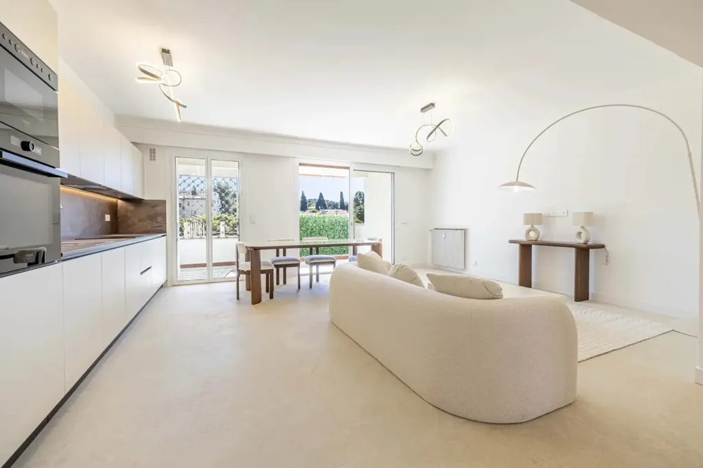 Séjour - Appartement Rénové avec Terrasse à Nice - Cimiez