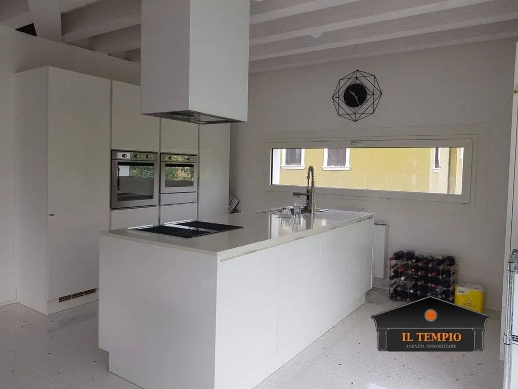 Cuisine - Modern Villa with Terrace in Vicenza