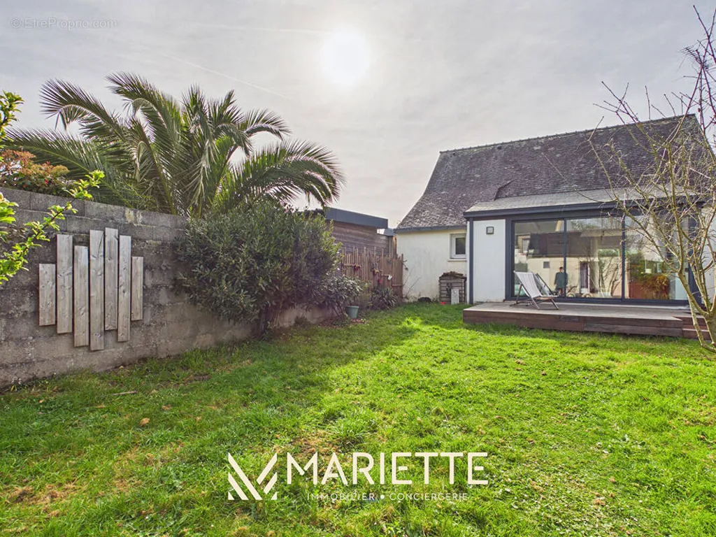 Aed - Beachfront House with Studio in Beg-Meil