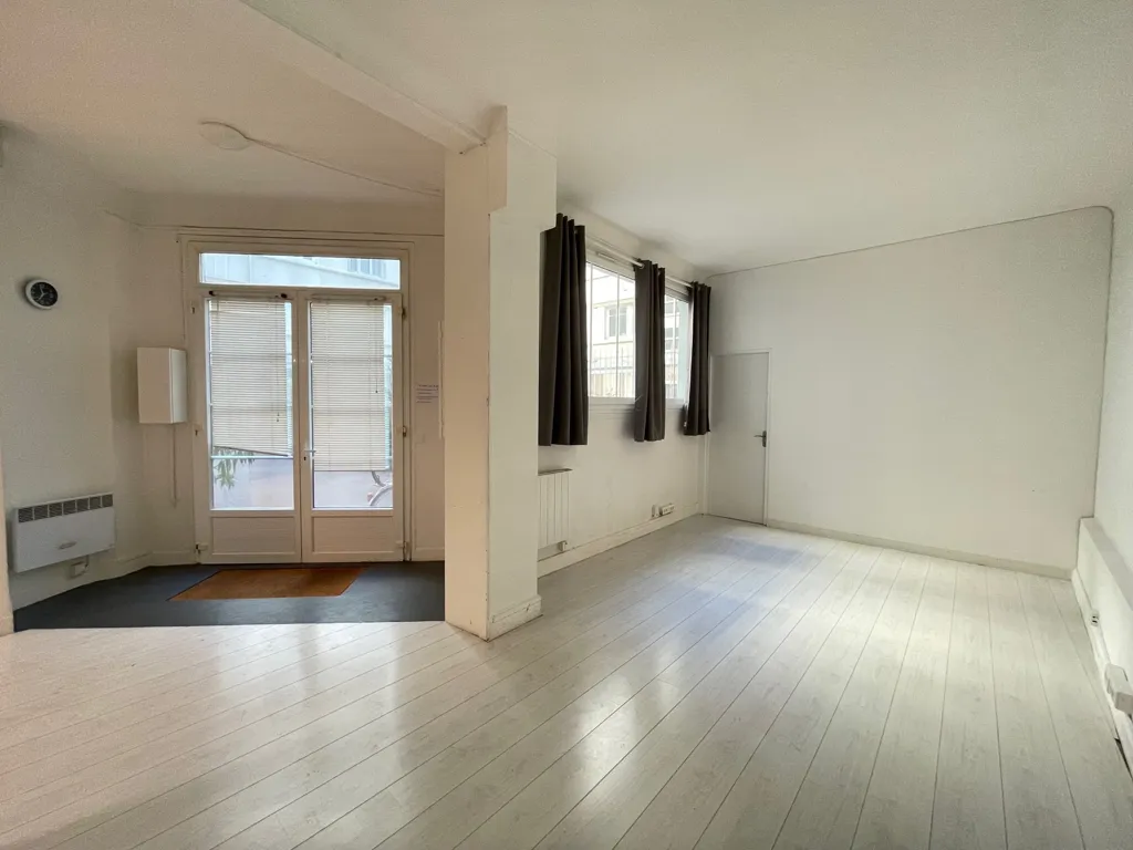 Stanze - 2/3-Piece Parisian Flat with High Ceilings