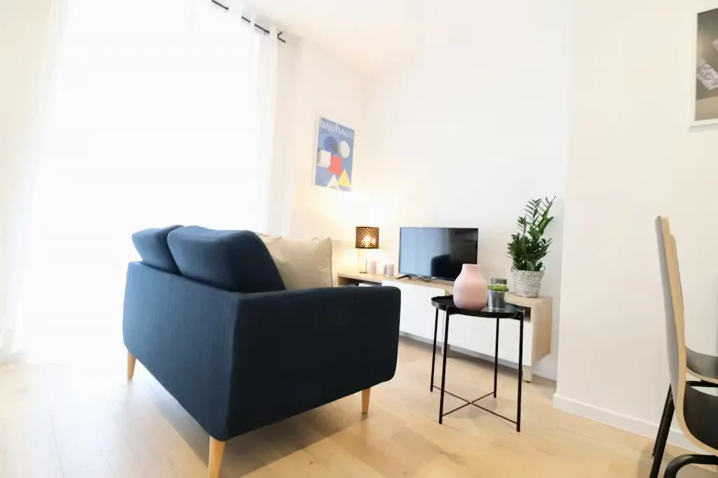 Elutuba - Furnished Apartment on Boulevard Risso, Nice